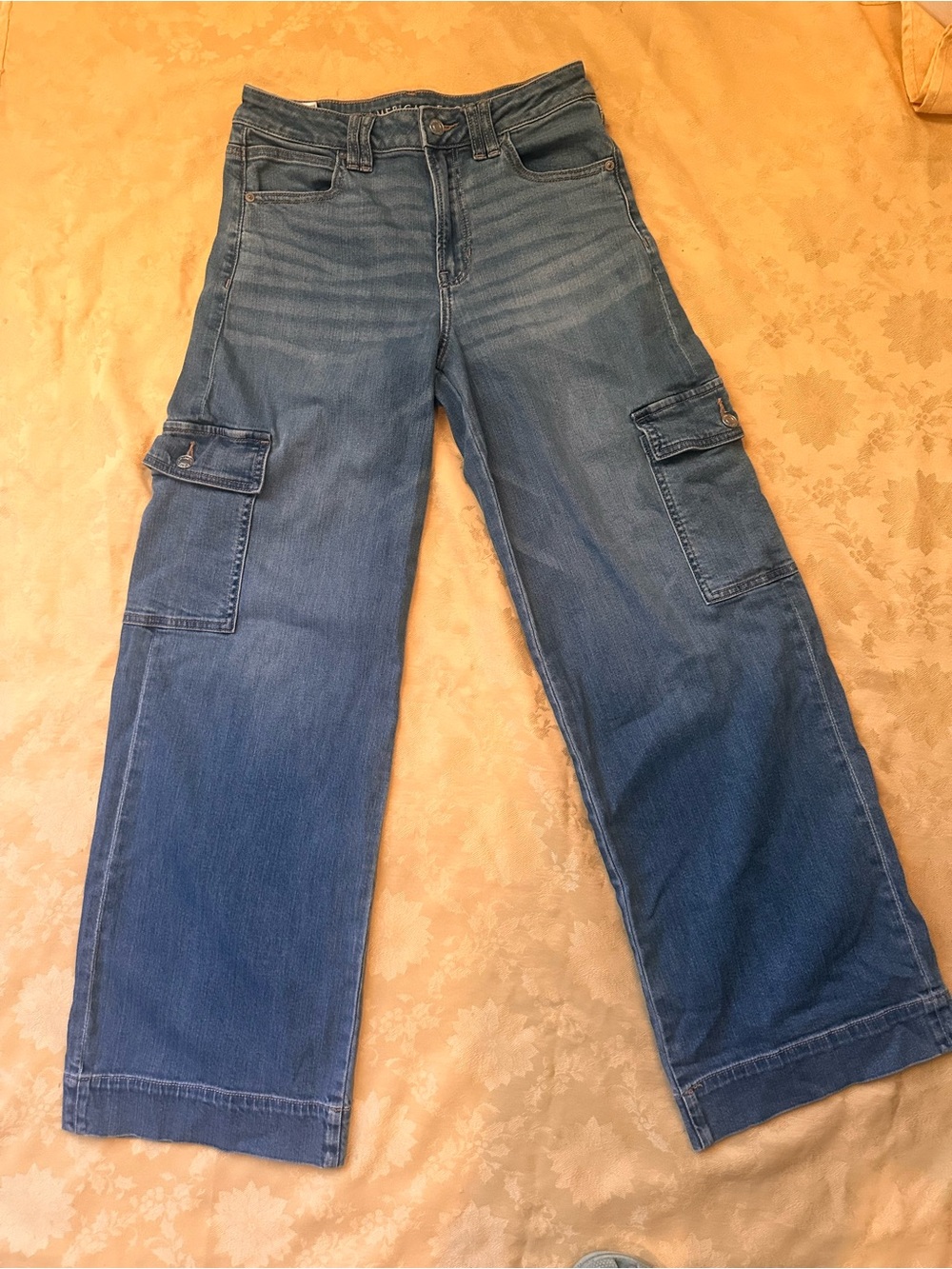 American Eagle Outfitters High-Rise Wide-Leg Cargo Jeans in Medium Blue